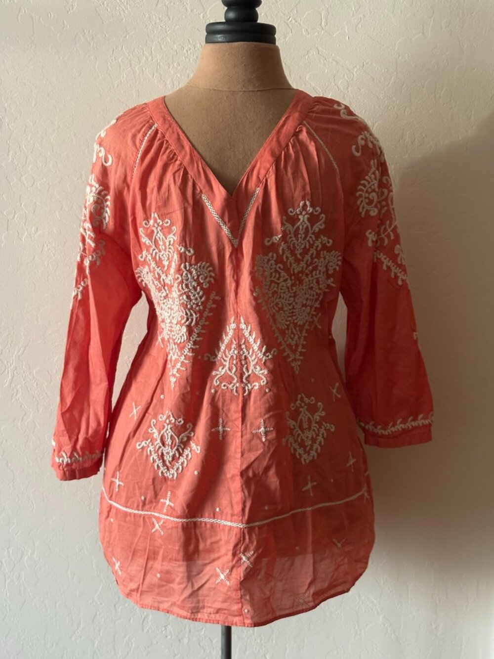 Chico's Embroidered V Neck Tunic/Blouse. Size 1. Orange/Cream.